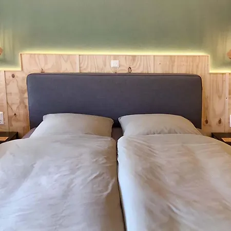 Апартаменты Mit Balkon, Ruhige Lage, Naehe Messe Duesseldorf Мербуш